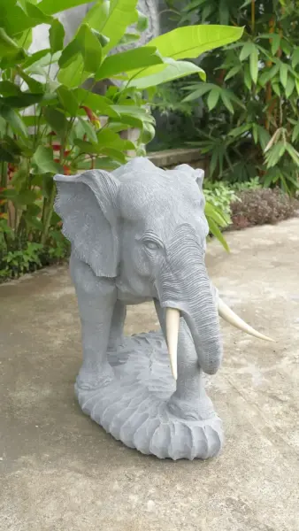Artikelbild 3 des Artikels “Rajah - Elefant, Blick rechts, 63 cm L | Steinguss “